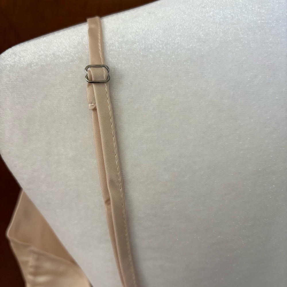 New Medium Ettitude Beige Sateen Bamboo V Neck Camisole - Picture 5 of 16